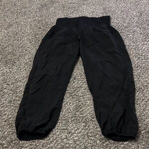 Lululemon cropped pants 4 athletic athleisure casual lightweight silky spring